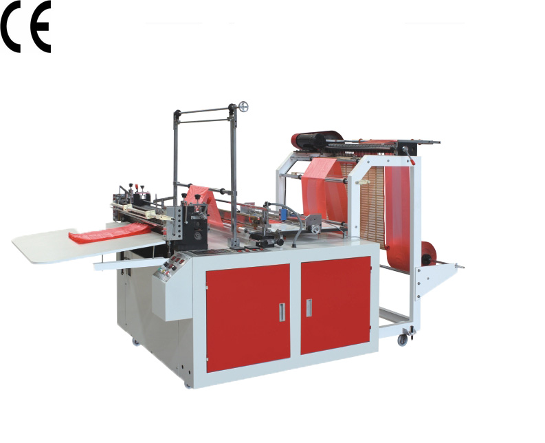 Heat sealing and cold cutting bag making machine